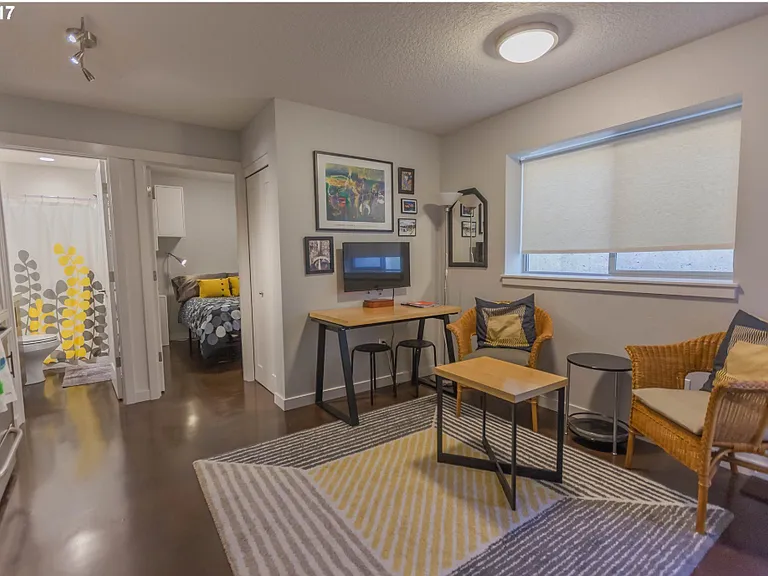 2912 N Halleck St #B — Photo 2