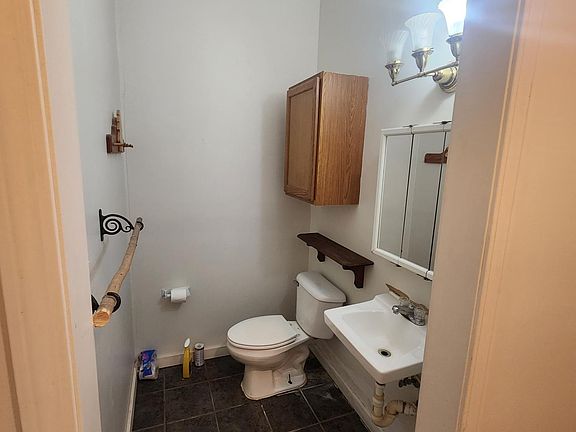 5th image of 409 Meadow Dr #3