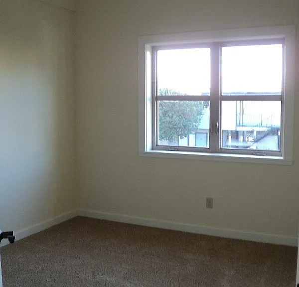 565 H St — Photo 6