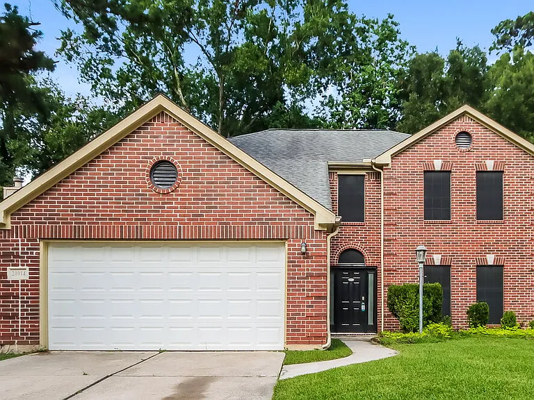20914 Lake Park Trl — Photo 1