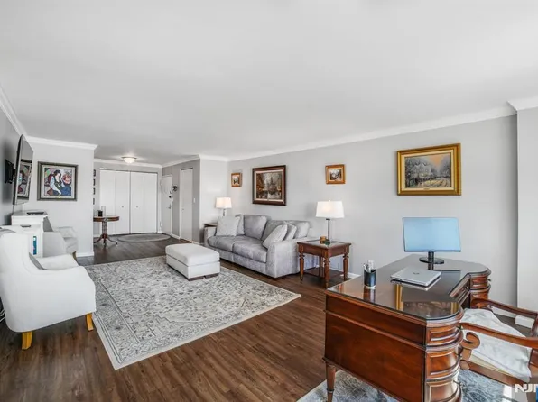 2150 Center Ave APT 16G, Fort Lee, NJ 07024