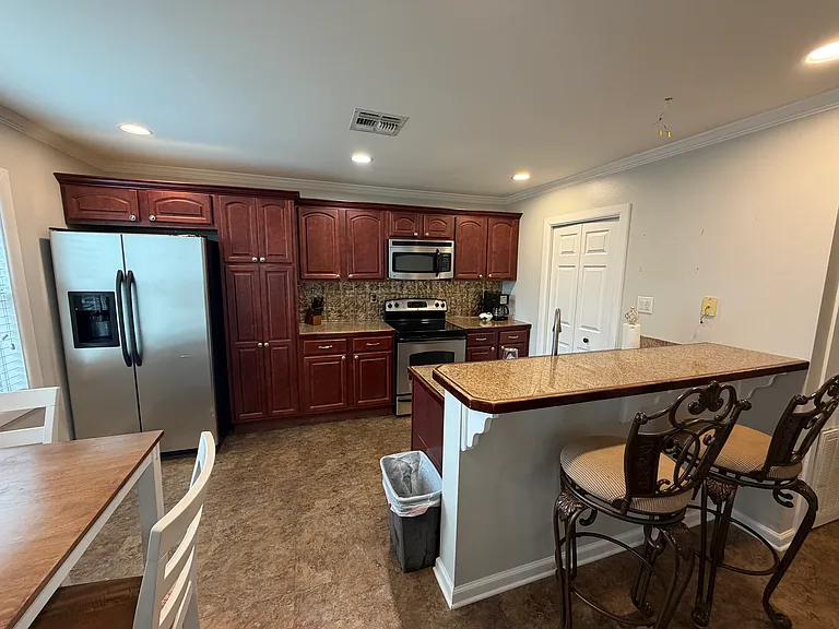 300 Pershing St — Photo 2