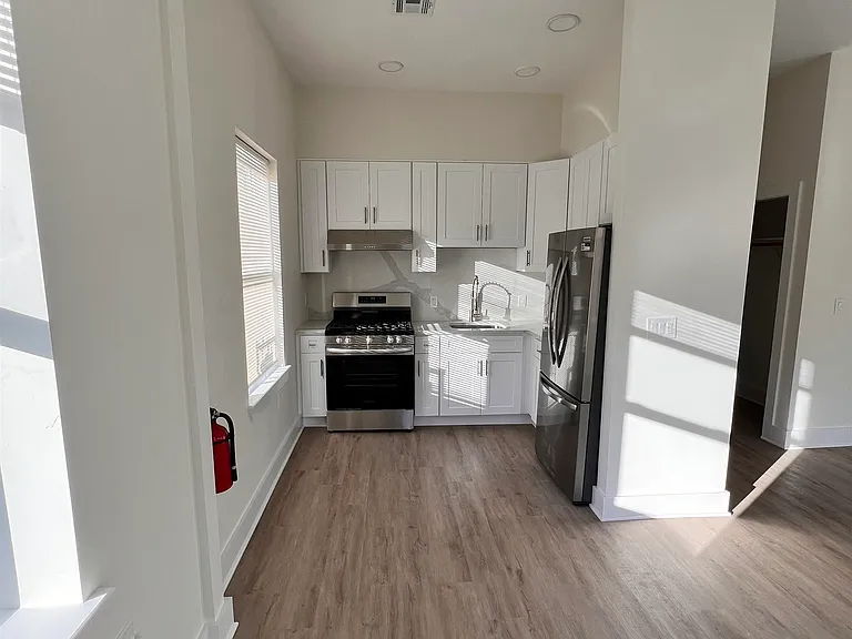 70 69th St #4 — Photo 3