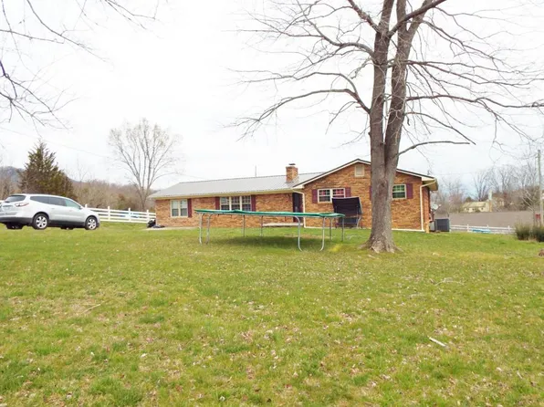 422 Jane Way Ln, Jacksboro, TN 37757
