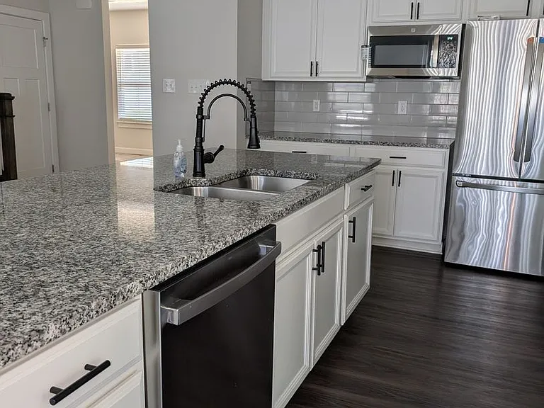 417 Sydney Dr — Photo 8