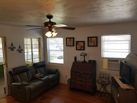4th image of 129 Burleigh Ave