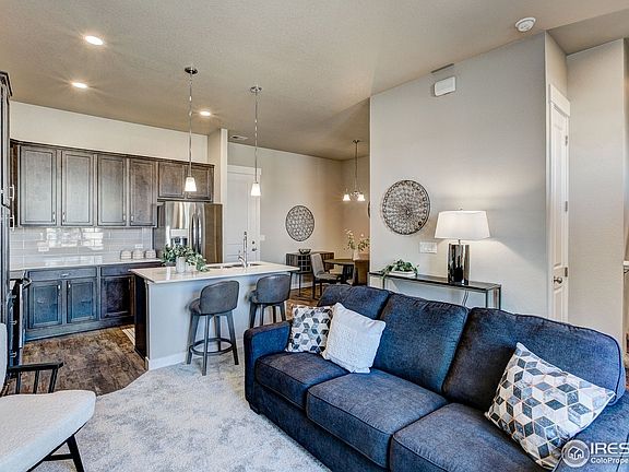 4th image of 902 Schlagel St #3