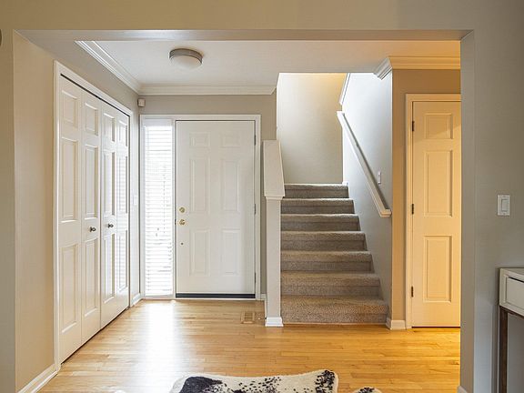 5th image of 421 James Cir