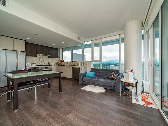 5th image of 567 Clarke Rd #1806