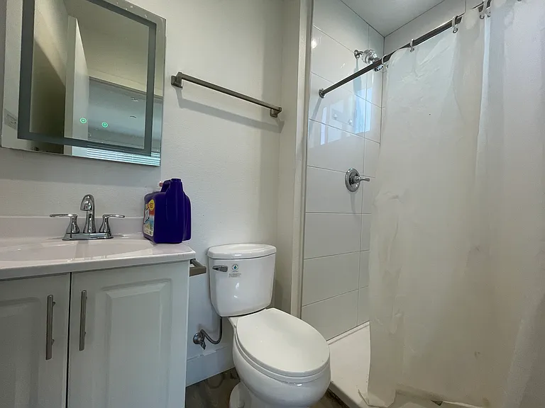 1532 W 37th St #1530 — Photo 15