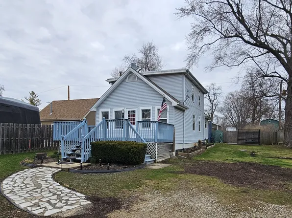 39101 N Walnut St, Lake Villa, IL 60046