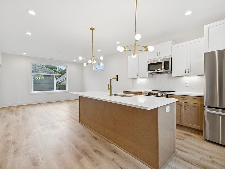 1st image of 1117A Chester Ave #A