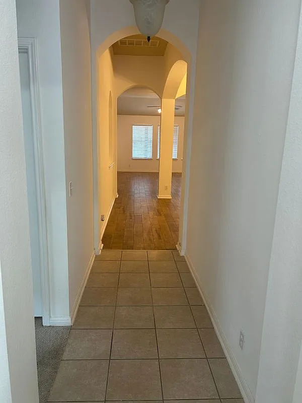 3 bed, 2.0 bath, 1705 sqft, $2,100 — Photo 2