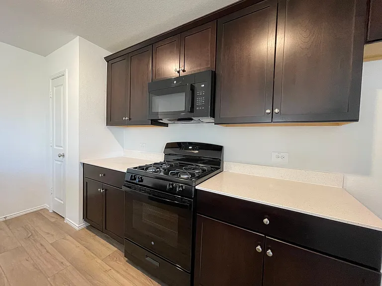 416 Frio Pass Trl — Photo 4