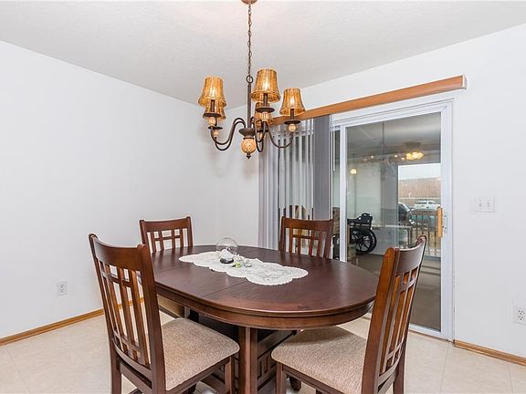 4th image of 2909 SW Townpark Dr