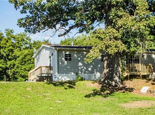 1097 NW County Line Rd, Gower, MO 64454