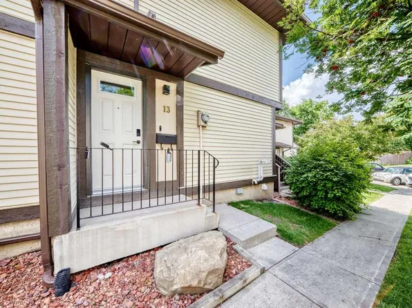 115 Bergen Rd NW #13, Calgary, AB T3K 1P2