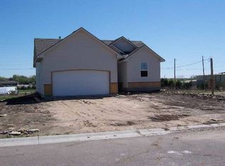 410 Meadowlark Dr, El Dorado, KS 67042