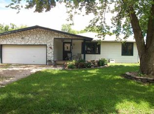 8056 S Victoria Ave, Haysville, KS 67060