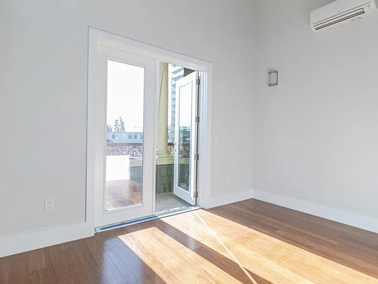 2550 Regent St #3 — Photo 6