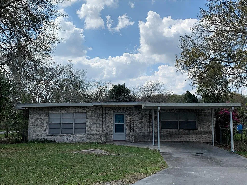 4 bed, 2.0 bath, 1652 sqft, $1,699 — Photo 1