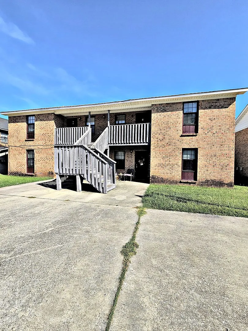 (MER-1) Cedar Lake Garden Apartments — Photo 4