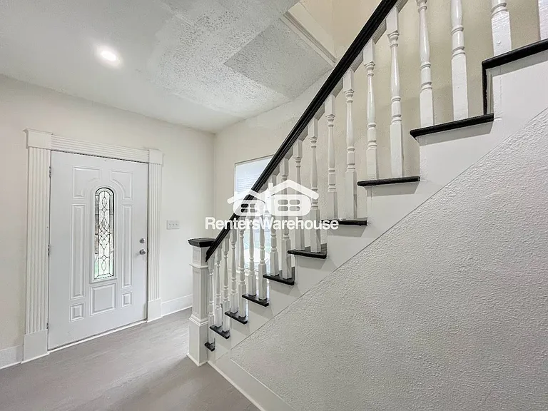 315 Highland Ave — Photo 2