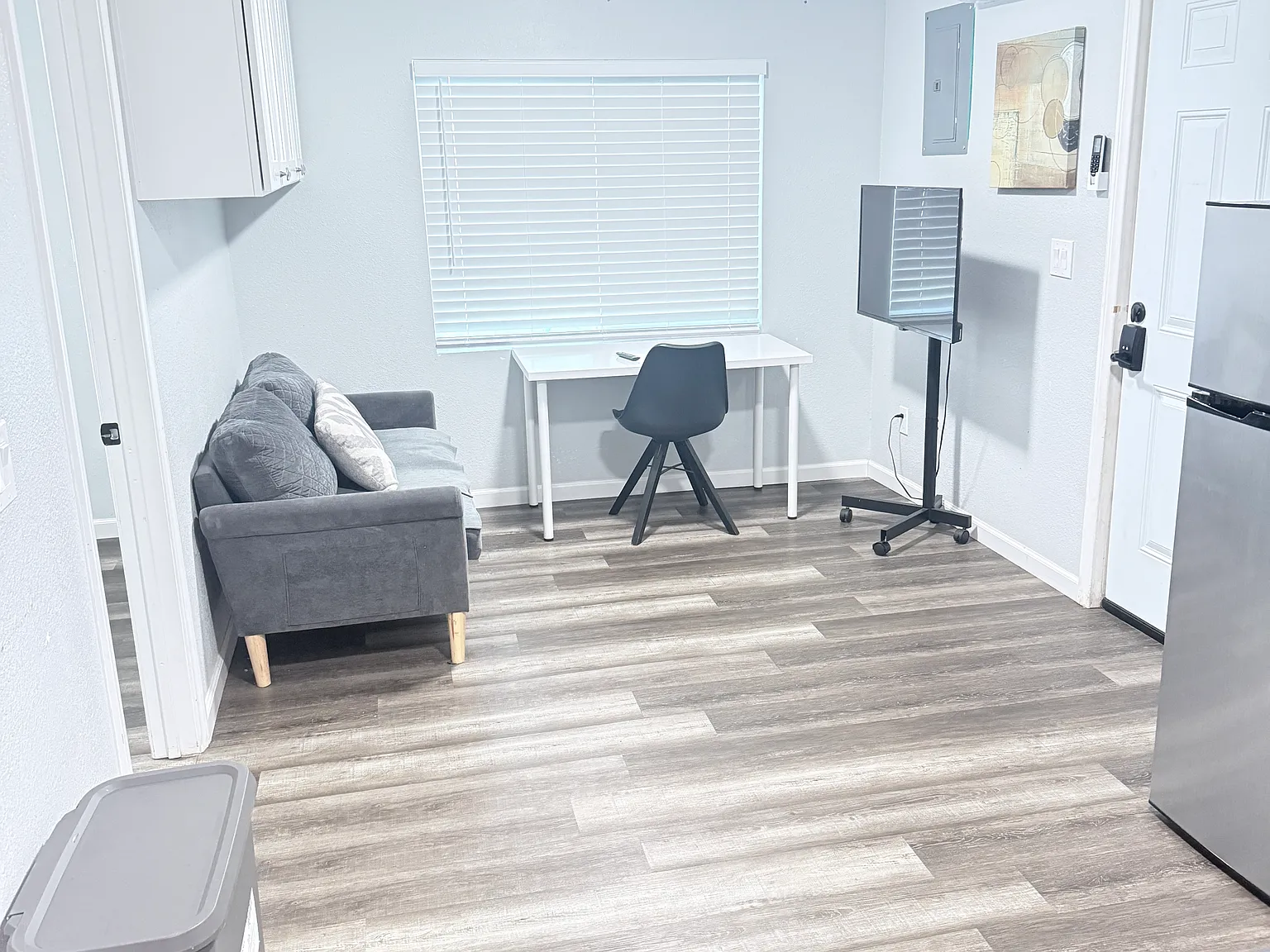 2 bed, 500 sqft, $2,200 — Photo 2