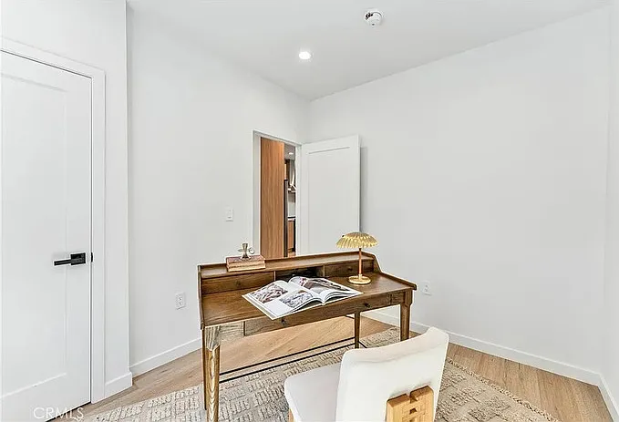 3 bed, 2.0 bath, 825 sqft, $3,700 — Photo 4