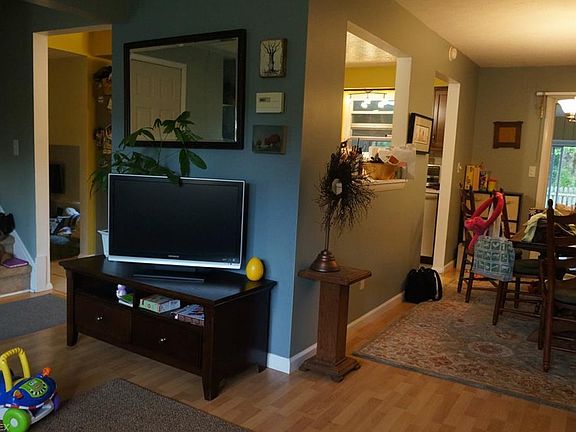 4th image of 22535 Bard Ave