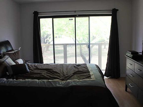 5th image of 430 NW 214th St APT 205