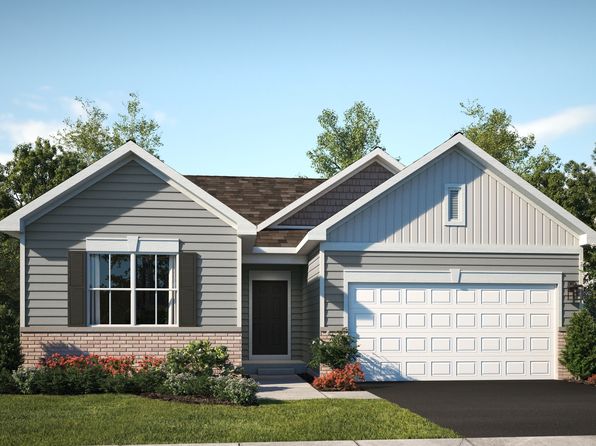 630 N Sycamore St, Hinckley, IL 60520