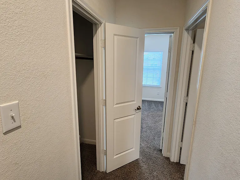 3904 Oak Creek Cir — Photo 23