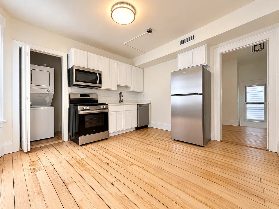 109 Bowen St #2