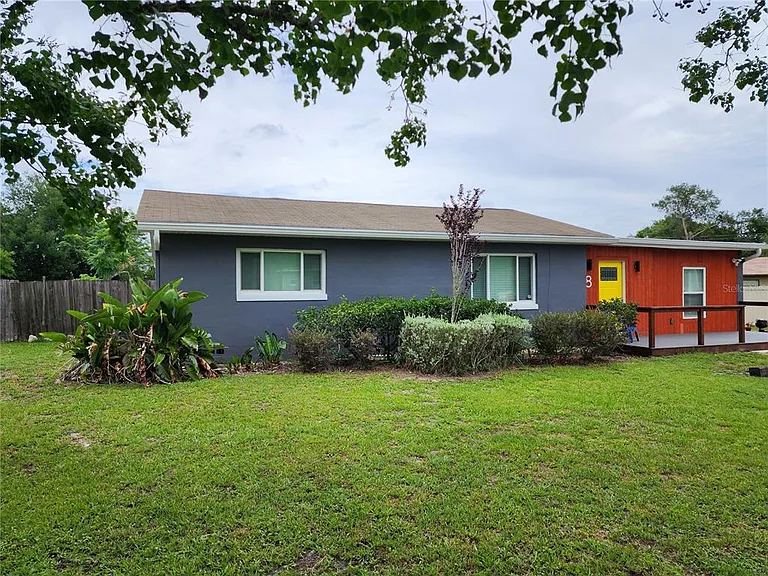 8 Poinsettia Dr — Photo 3