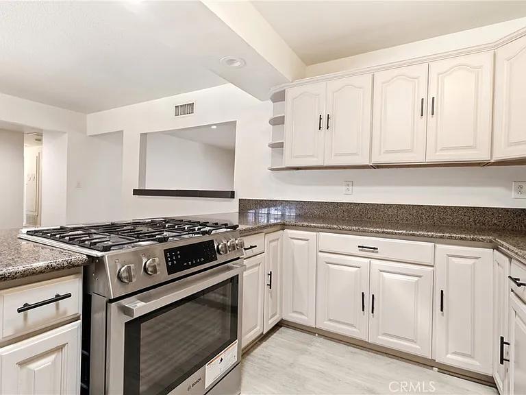 524 E Ghent St — Photo 9