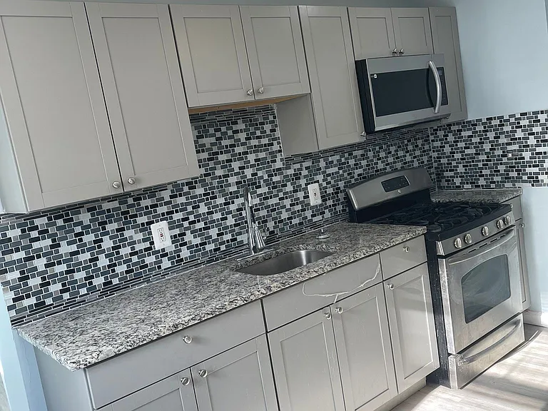 112 Staley Ave — Photo 8