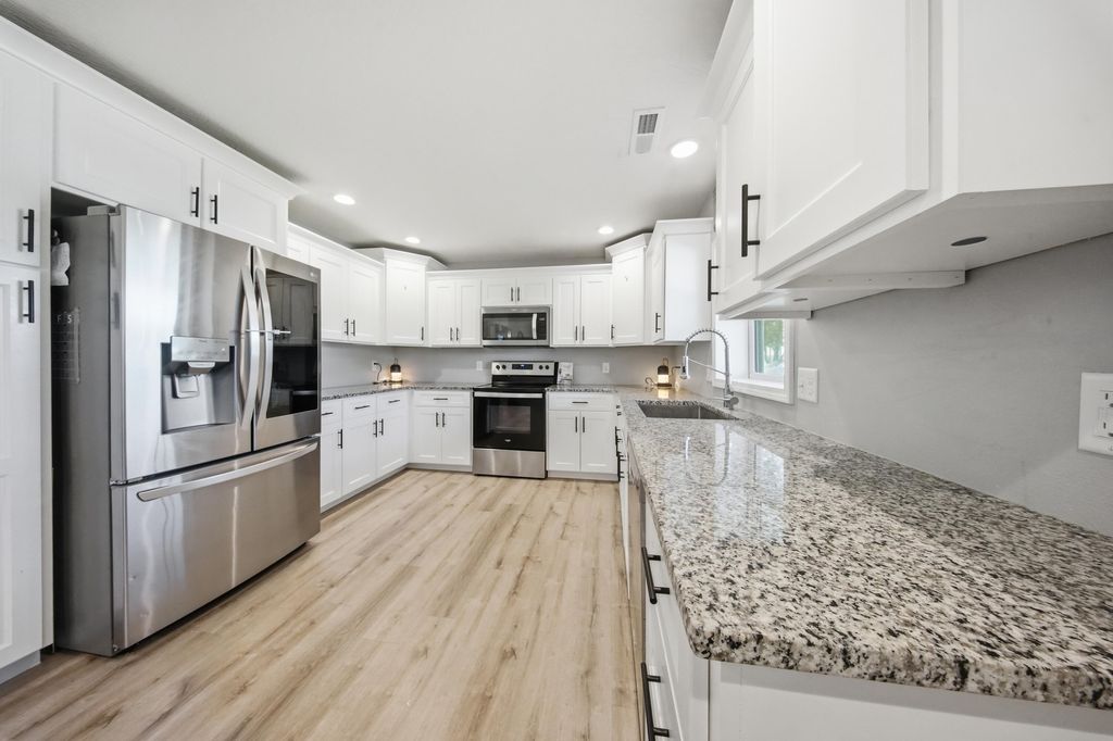 520 S Pine Street, Marshfield, MO - More