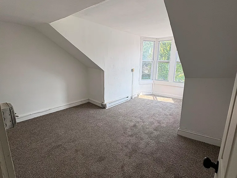 509 E Center St — Photo 9