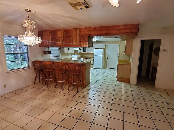 dining area, bar, kitchen