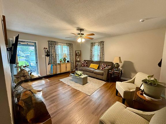 5th image of 359 Woodview Ave