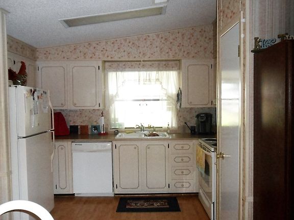4th image of 1251 Sunset Dr