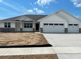 1687 Tracy Ln, Green Bay, WI 54313