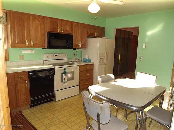 4th image of 21011 E Ave N