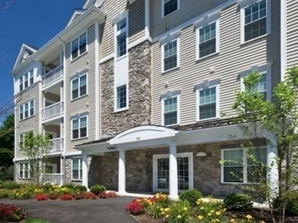 22 Farmstead Ln #107, Sudbury, MA 01776