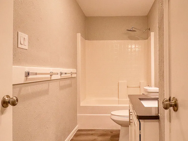 2221 Bowie Dr #7 — Photo 22