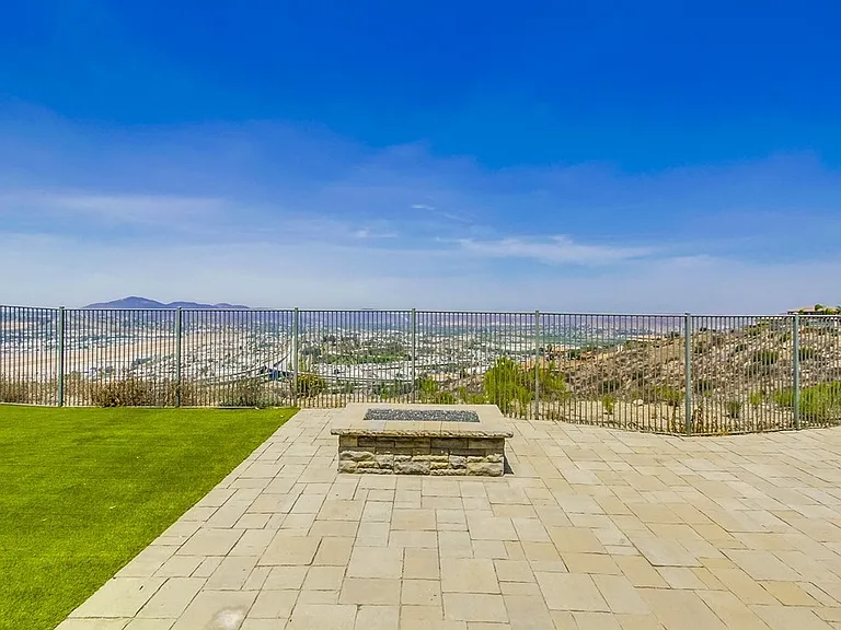 5102 Sevilla St — Photo 10
