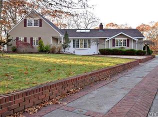 23 Woodhollow Rd, Great River, NY 11739