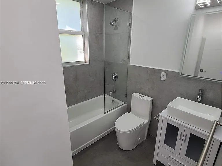 825 Michigan Ave #7 — Photo 11