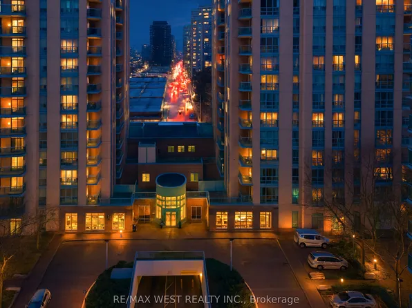 22 Olive Ave #216, Toronto, ON M2N 7G6